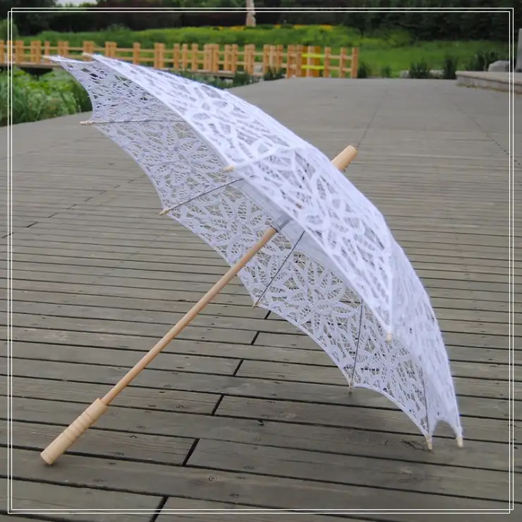 Umbrelă de nuntă din dantelă albă croită manual
